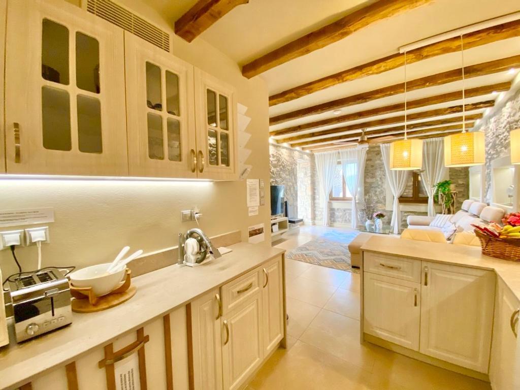 Villasonboard Rock Villa 3 Bed, 3 Bath, Jacuzzi, Seaside 埃尔米奥尼 外观 照片