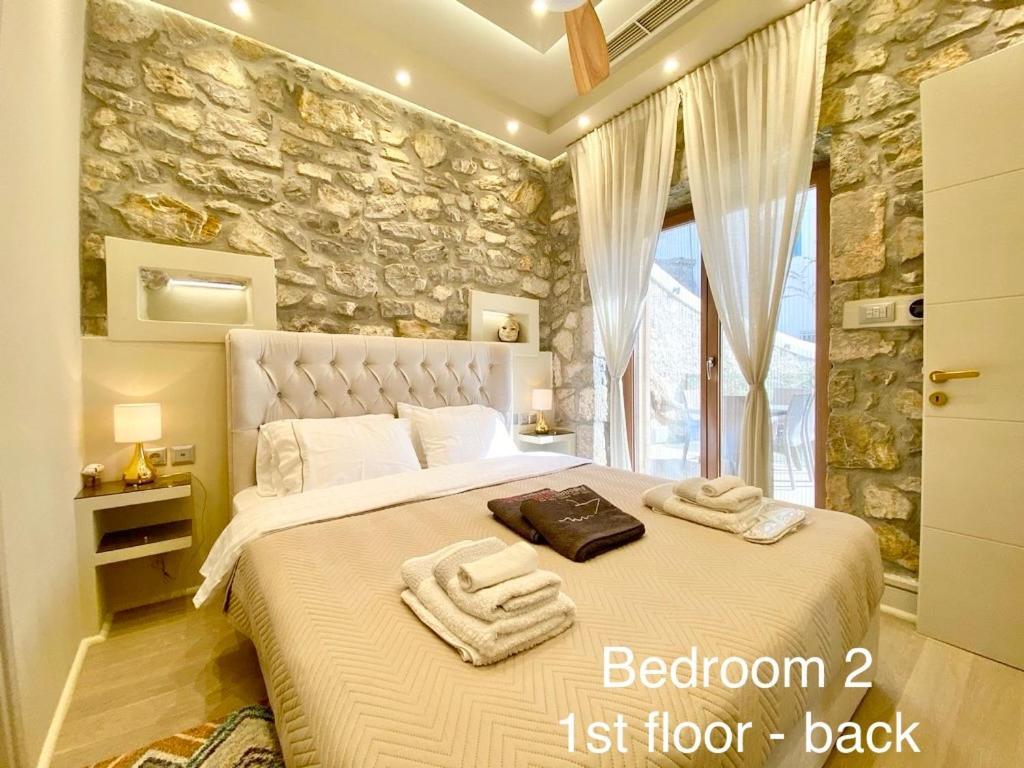 Villasonboard Rock Villa 3 Bed, 3 Bath, Jacuzzi, Seaside 埃尔米奥尼 外观 照片
