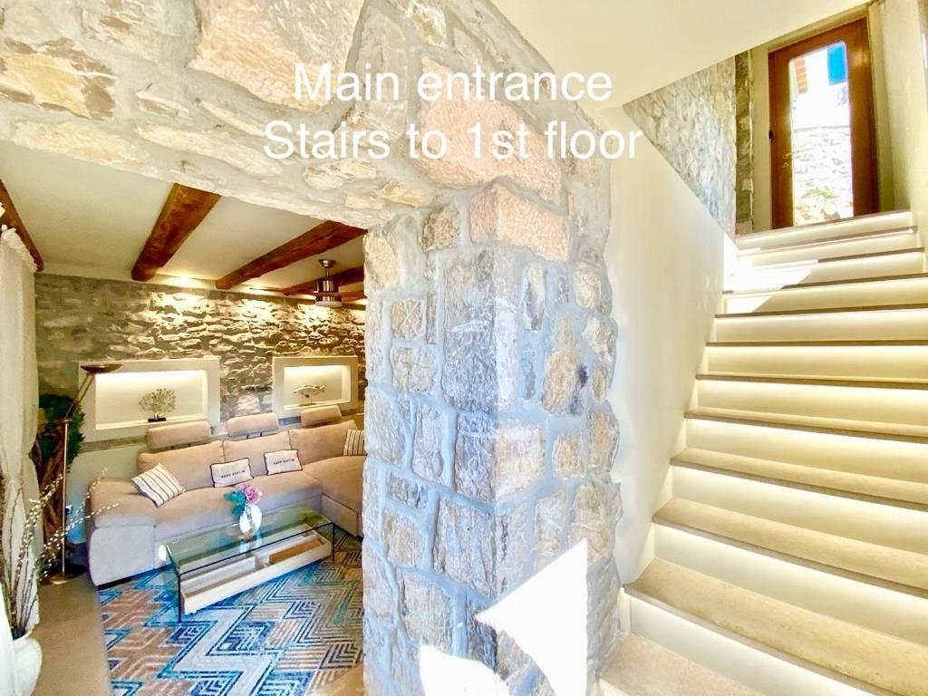 Villasonboard Rock Villa 3 Bed, 3 Bath, Jacuzzi, Seaside 埃尔米奥尼 外观 照片