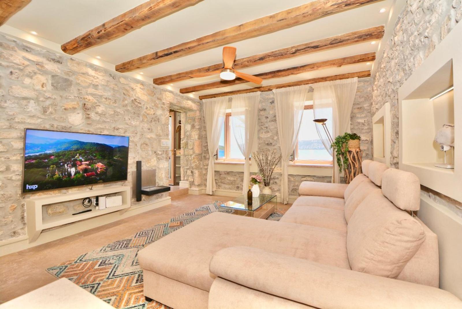 Villasonboard Rock Villa 3 Bed, 3 Bath, Jacuzzi, Seaside 埃尔米奥尼 外观 照片