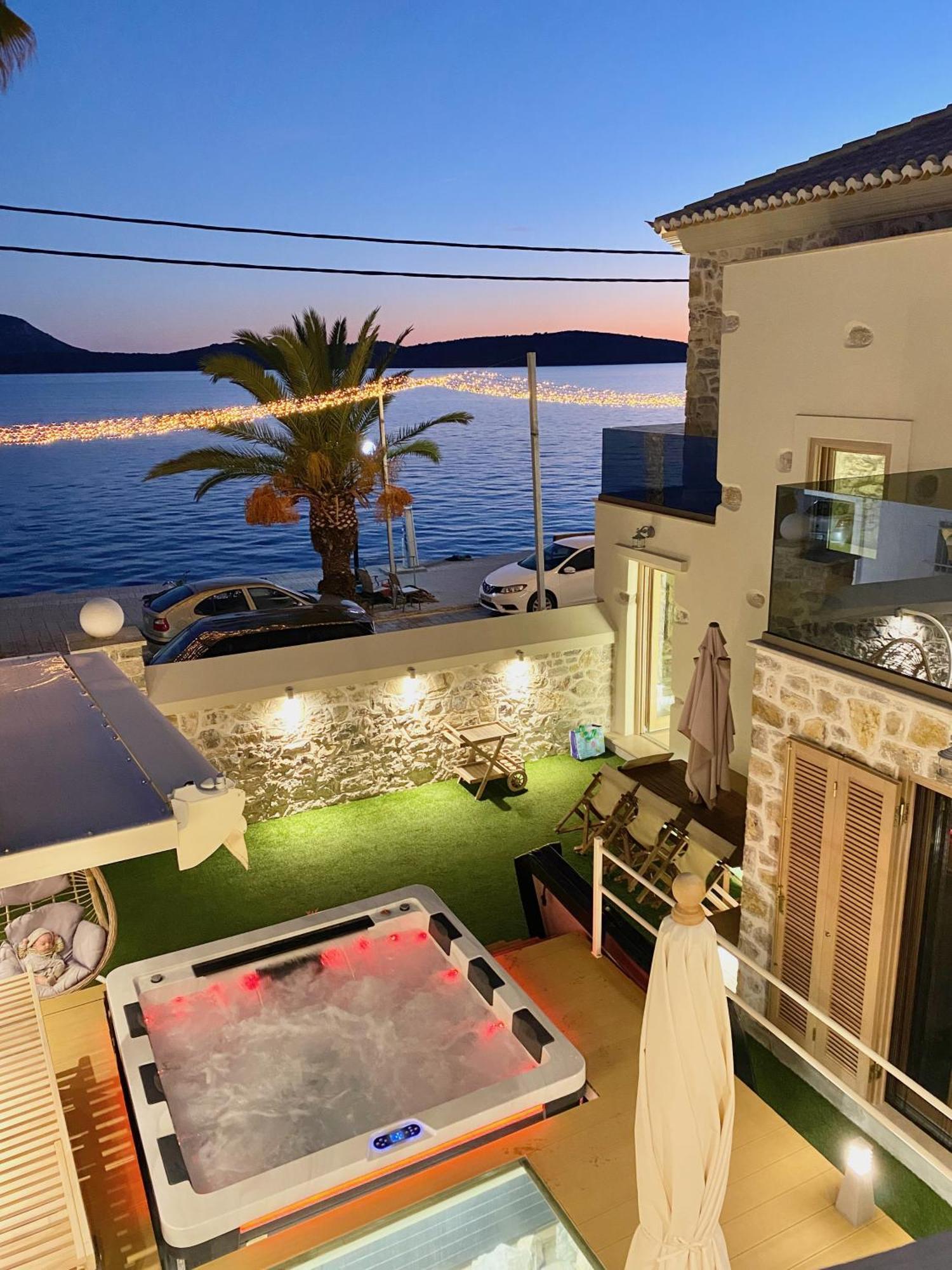 Villasonboard Rock Villa 3 Bed, 3 Bath, Jacuzzi, Seaside 埃尔米奥尼 外观 照片